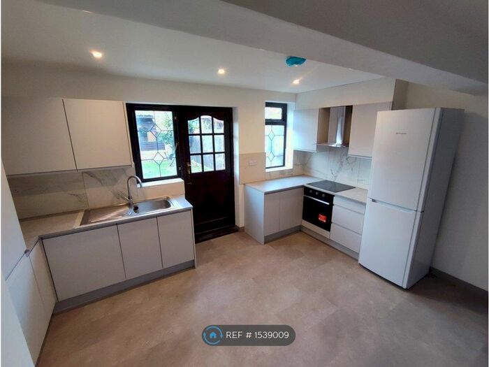 3 Bedroom End Of Terrace House To Rent In Goresbrook Road, Dagenham, RM9