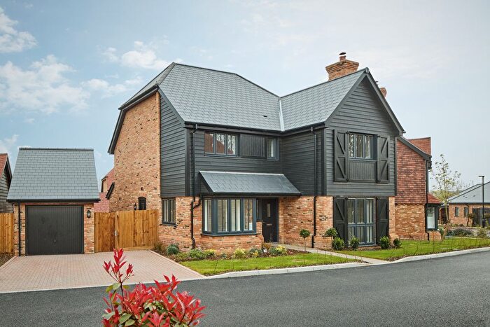 4 Bedroom Detached House For Sale In London Road, Gillingham, ME8