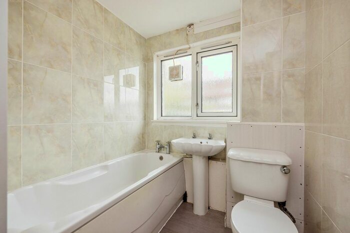 2 Bedroom Flat For Sale In Hobart Street, Livingston, West Lothian, EH54