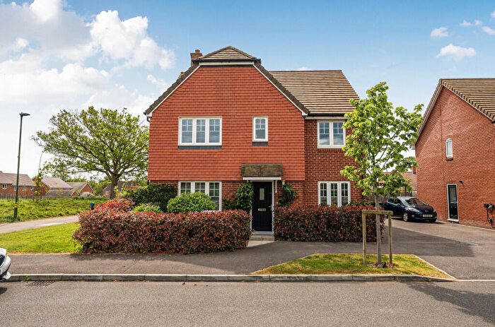 5 Bedroom Detached House For Sale In Challen Street, Billingshurst, RH14