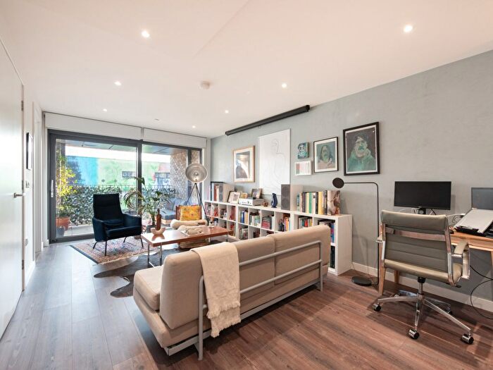 2 Bedroom Flat To Rent In Wallis Road, London, E9