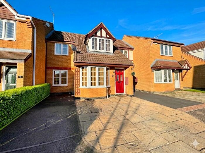 3 Bedroom Link Detached House For Sale In Haycroft, Luton, Bedfordshire, LU2