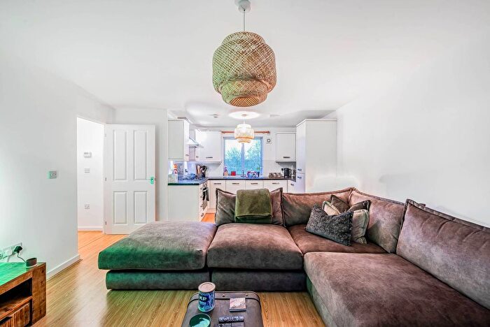 1 Bedroom Flat For Sale In Dodd Road, Watford, WD24