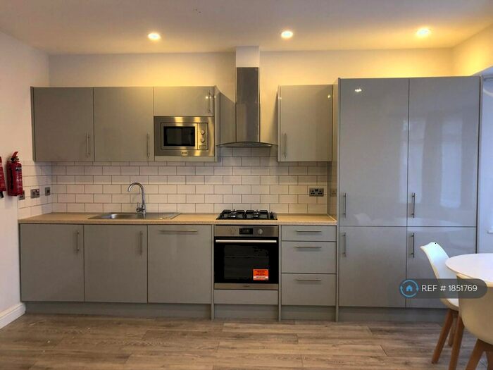 1 Bedroom Flat To Rent In Rodborough Road, London, NW11