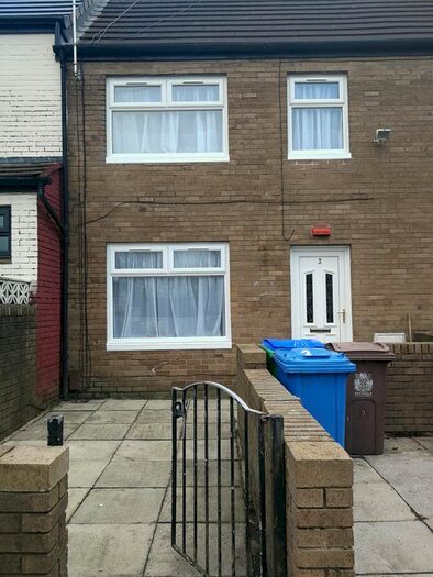 4 Bedroom Town House To Rent In Stonie Heyes Avenue, Rochdale, OL12