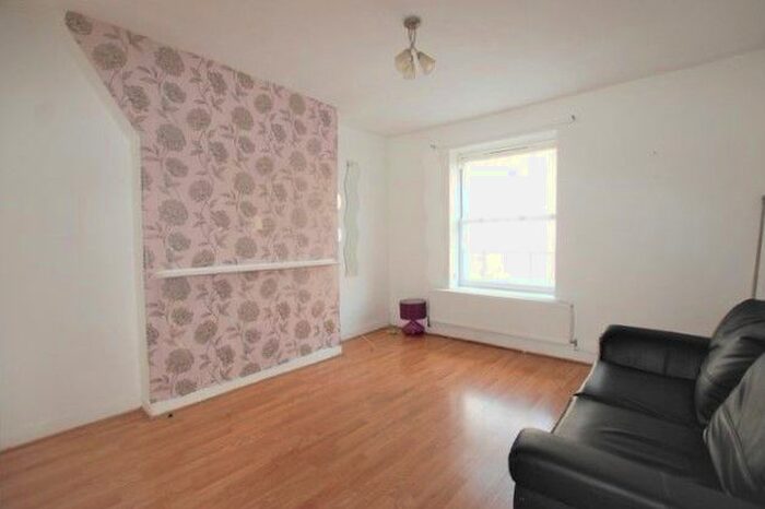 2 Bedroom Flat To Rent In Bath Terrace, London Bridge, SE1