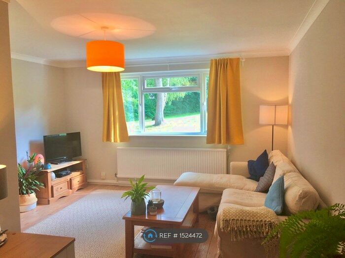 2 Bedroom Flat To Rent In Cressex Close, Bracknell, RG42