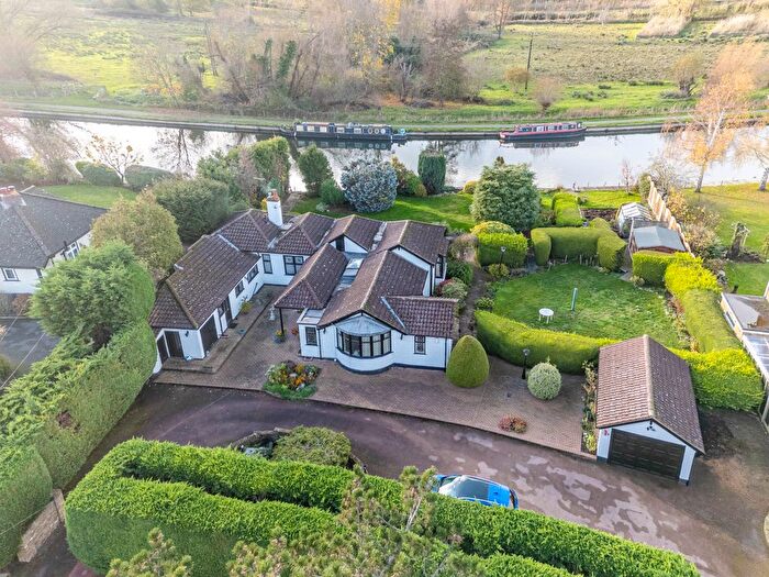 4 Bedroom Detached Bungalow For Sale In Riverside Avenue, Broxbourne, Hertfordshire, EN10