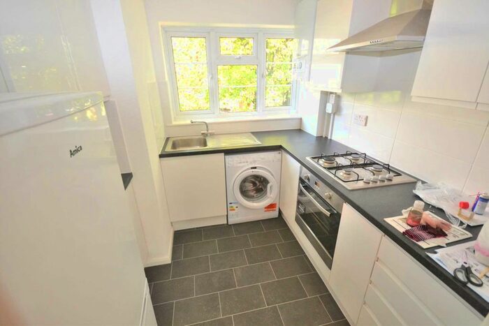 2 Bedroom Flat To Rent In Berkeley Court, Coley Avenue, Reading, Berkshire, RG1