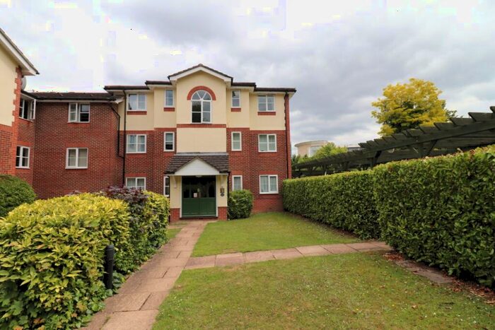 1 Bedroom Flat To Rent In Alexandra Park, High Wycombe, HP11