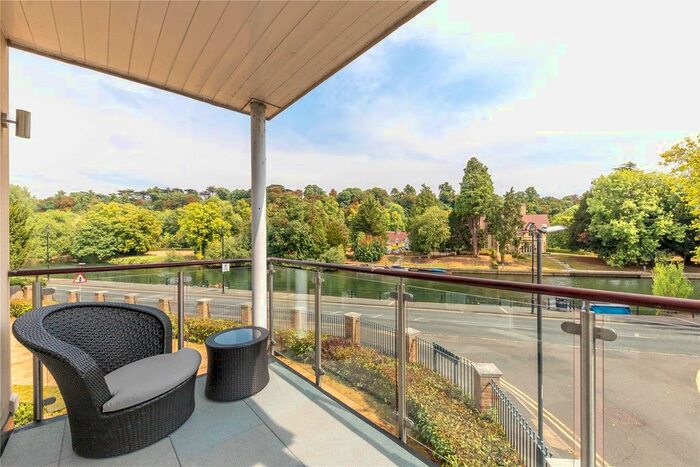 2 Bedroom Flat To Rent In Longworth Drive, Maidenhead, Berkshire, SL6