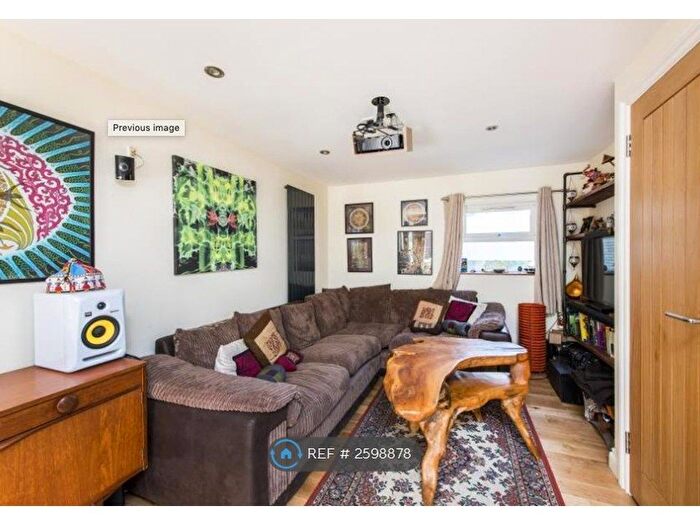 2 Bedroom Flat To Rent In Bloomsbury Close, London, W5