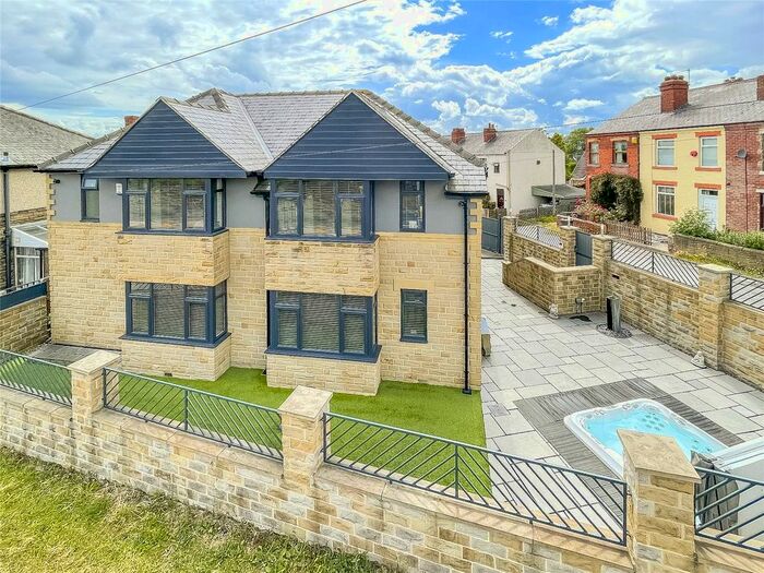 6 Bedroom Detached House To Rent In Royston Hill, East Ardsley, Wakefield, West Yorkshire, WF3