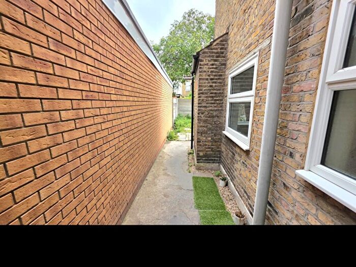 1 Bedroom Flat To Rent In Heigham Road, London, E6