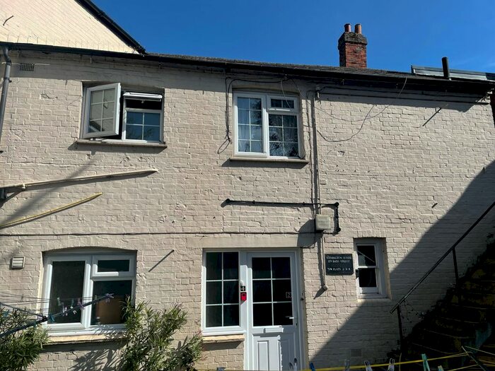 2 Bedroom Flat To Rent In Bath Street, Abingdon, OX14