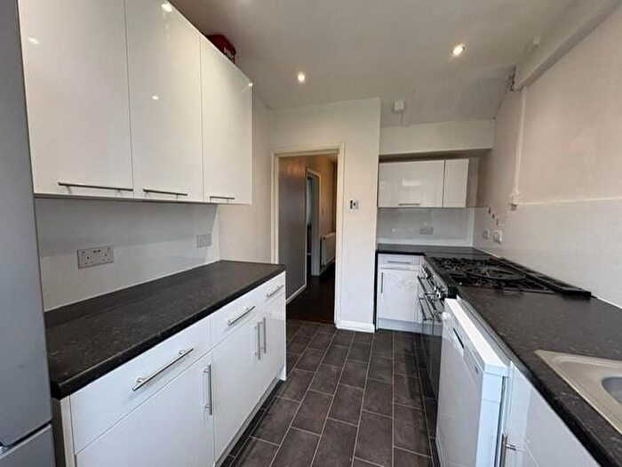 5 Bedroom End Of Terrace House To Rent In Bedfont Close, Feltham, TW14