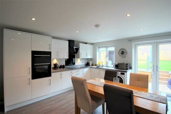 3 Bedroom Property To Rent In Redditch Road, Studley, B80