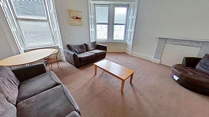 5 Bedroom Flat To Rent In Merchiston Avenue, Edinburgh, EH10