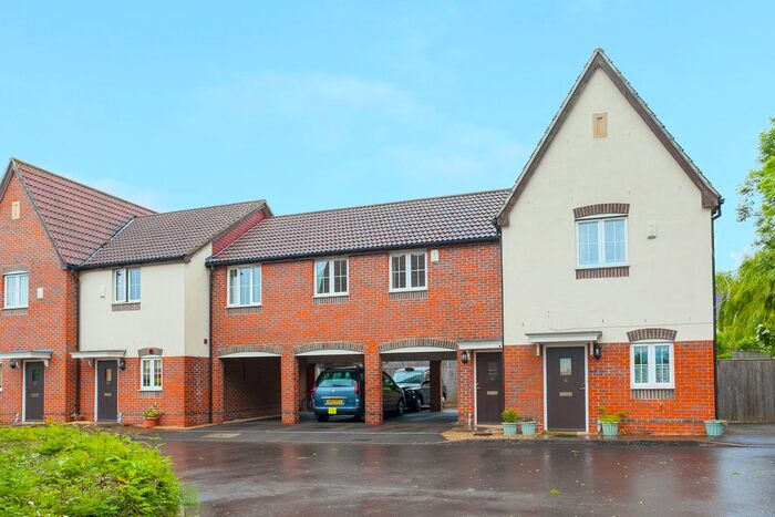 2 Bedroom Flat To Rent In Lynn Close, Marston, OX3