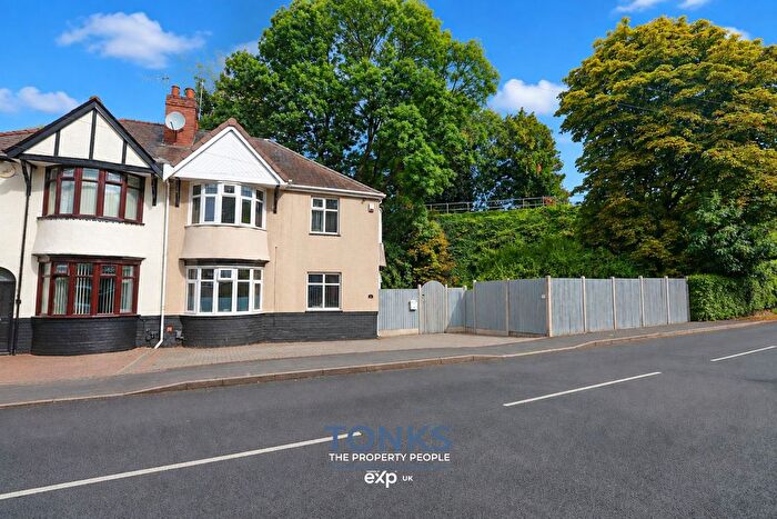 3 Bedroom Semi Detached House For Sale In Beauty Bank, Cradley Heath, B64