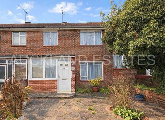 3 Bedroom Terraced House For Sale In Aston Way, Potters Bar, EN6