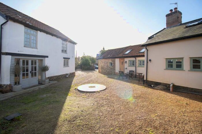 4 Bedroom Semi-Detached House For Sale In Watton Road, Great Hockham, Thetford, IP24