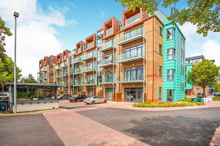 3 Bedroom Flat To Rent In Jessop Court, Brindley Place, Uxbridge, UB8