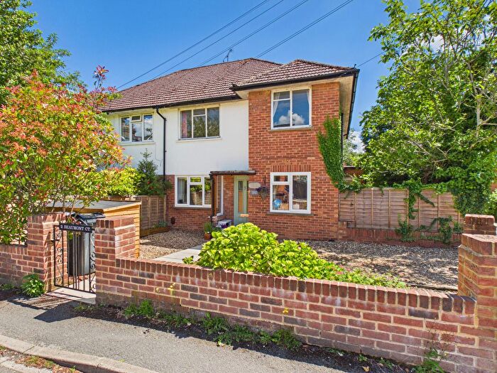 2 Bedroom Flat For Sale In Beaumont Court, Beaumont Rise, Marlow, Buckinghamshire, SL7