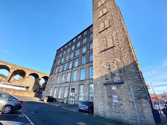 1 Bedroom Apartment For Sale In Saville Court, Milnsbridge, Huddersfield, HD3