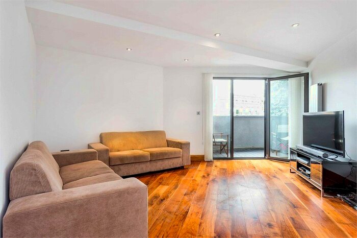 3 Bedroom Flat To Rent In New Amelia Apartments, Abbey Street, London, SE1
