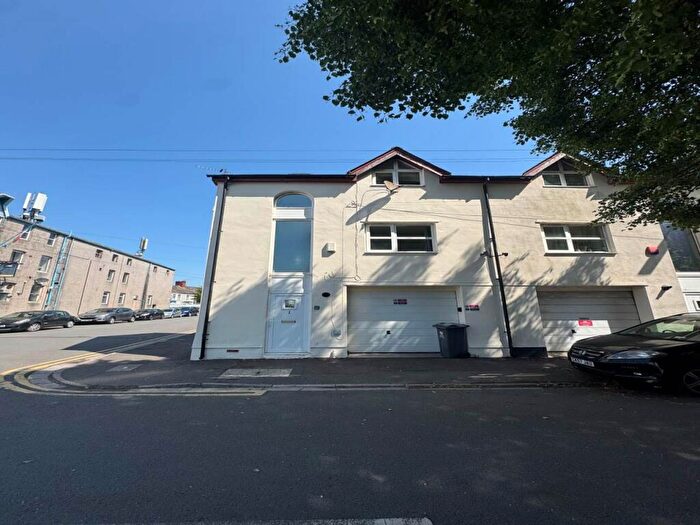 2 Bedroom House To Rent In Sealock Mews, Cardiff Bay, CF10