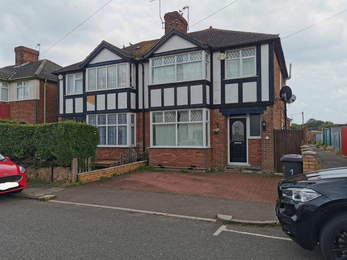 3 Bedroom Semi-Detached House To Rent In Hazelwood Road, Bedford, MK42