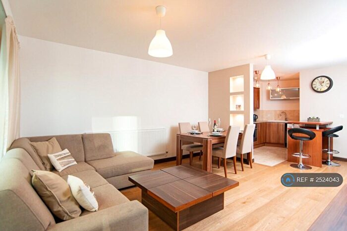 2 Bedroom Flat To Rent In Bridges Court Rd, London, SW11