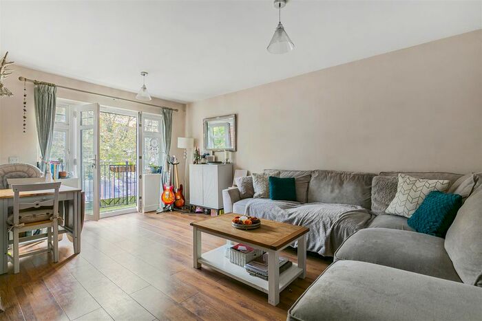 2 Bedroom Flat To Rent In Cambridge Road, Norbiton, Kingston Upon Thames, KT1