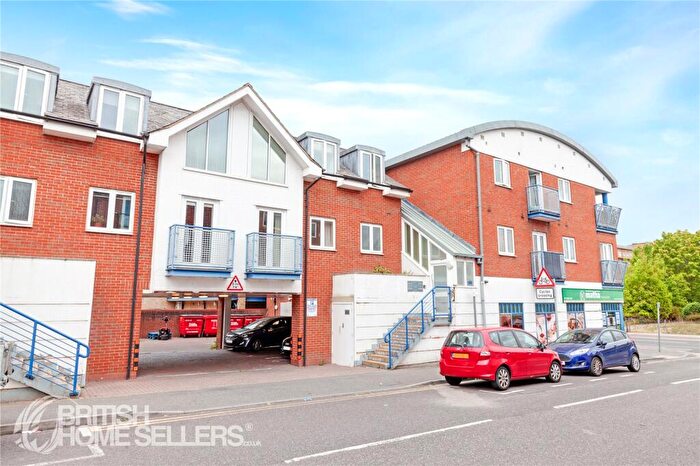 2 Bedroom Apartment For Sale In New Street, Chelmsford, Essex, CM1
