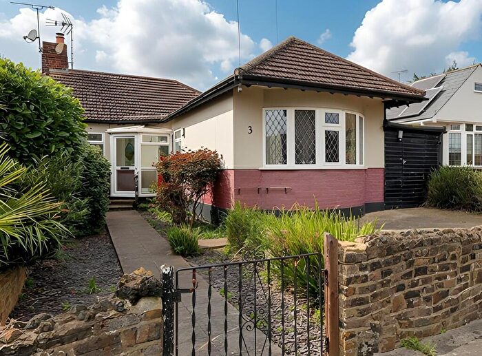 2 Bedroom Semi-Detached Bungalow For Sale In Temple Close, Hadleigh, SS7