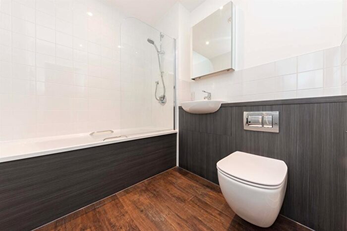 2 Bedroom Flat To Rent In Southway, Wembley, HA9