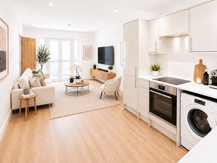 3 Bedroom Flat To Rent In Bushey Grove Road, Bushey, WD23