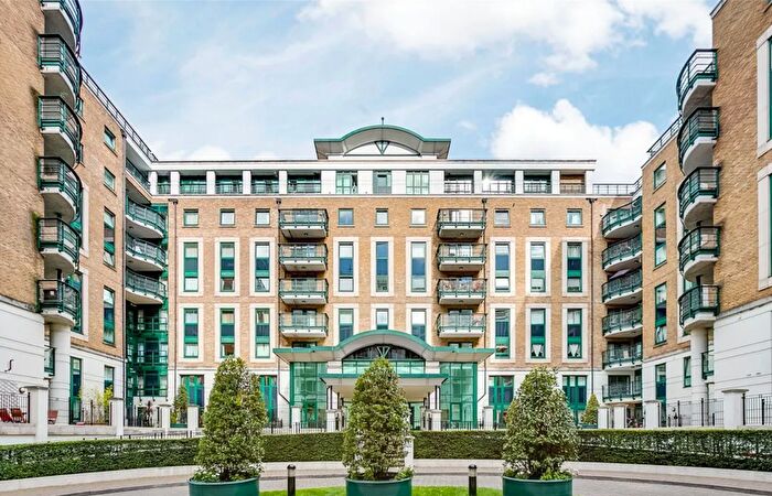 2 Bedroom Flat To Rent In Warren House, Beckford Close, W14
