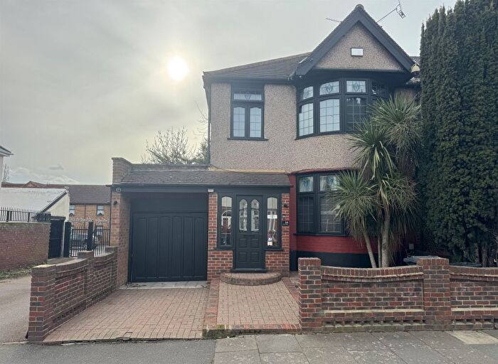 3 Bedroom End Terrace House For Sale In Brixham Gardens, Ilford, IG3