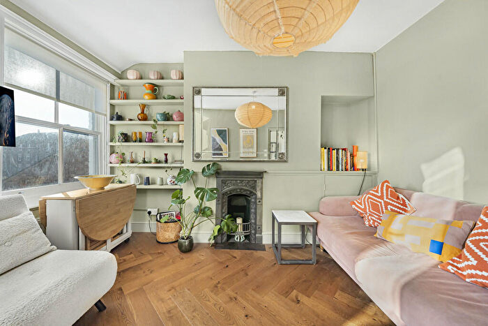 1 Bedroom Apartment For Sale In Birnam Road, N4