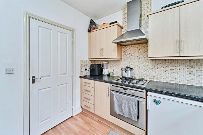 2 Bedroom Coach House For Sale In Creed Way, West Bromwich, B70