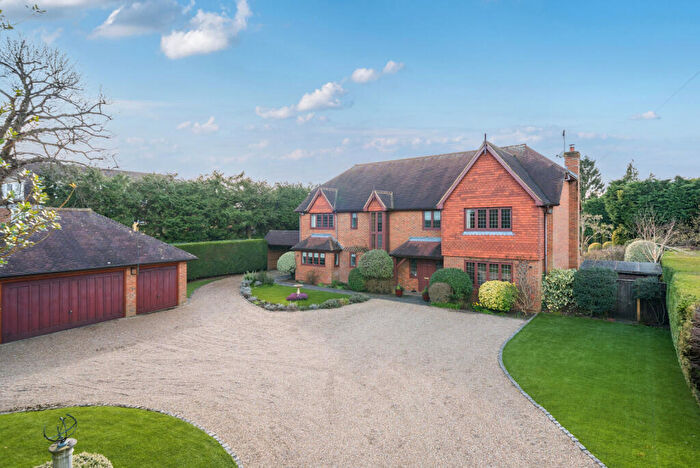 5 Bedroom House For Sale In High Pine Close, Weybridge, KT13