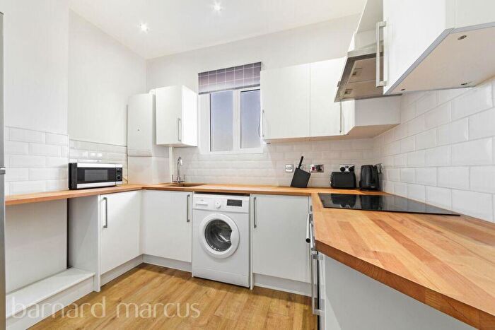 Flat To Rent In Beulah Road, Thornton Heath, CR7