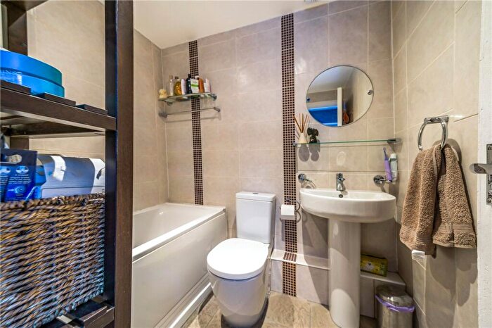 1 Bedroom Apartment For Sale In Lower Road, London, SE16