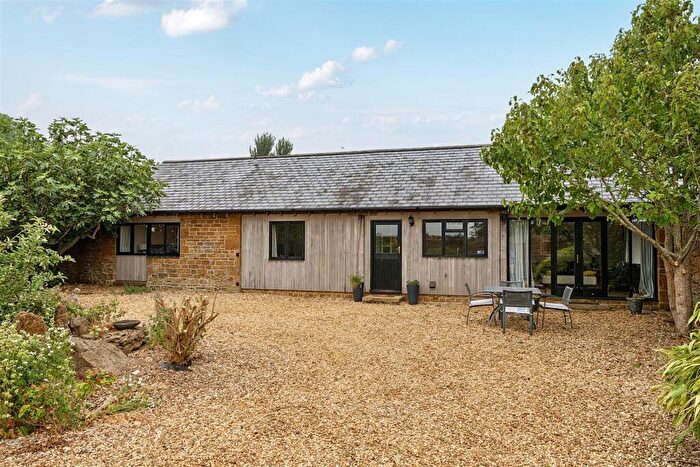 2 Bedroom House To Rent In Lockhill Cottage, OX15