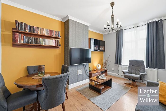 2 Bedroom Flat For Sale In Armstead Walk, Dagenham, RM10