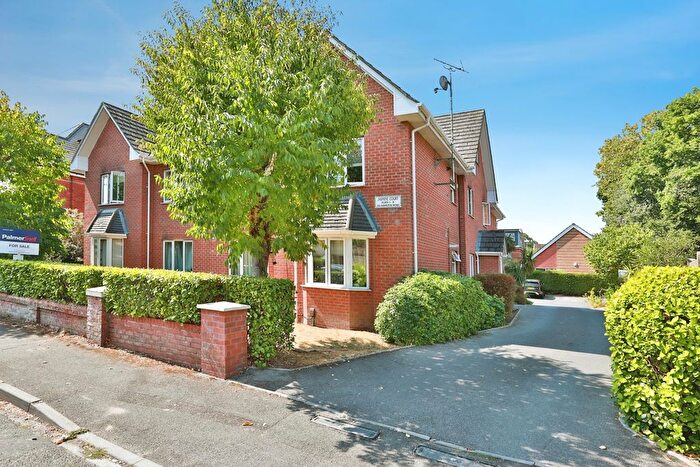 2 Bedroom Flat For Sale In Hamilton Road, Bournemouth, Dorset, BH1
