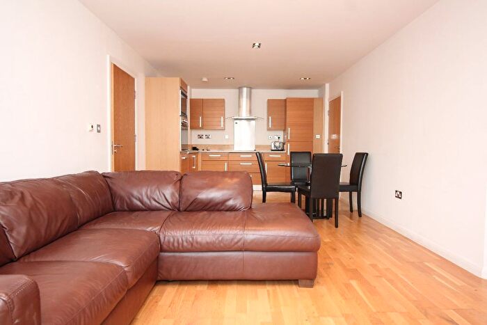 2 Bedroom Flat To Rent In City Tower, Limeharbour, Canary Wharf, E14