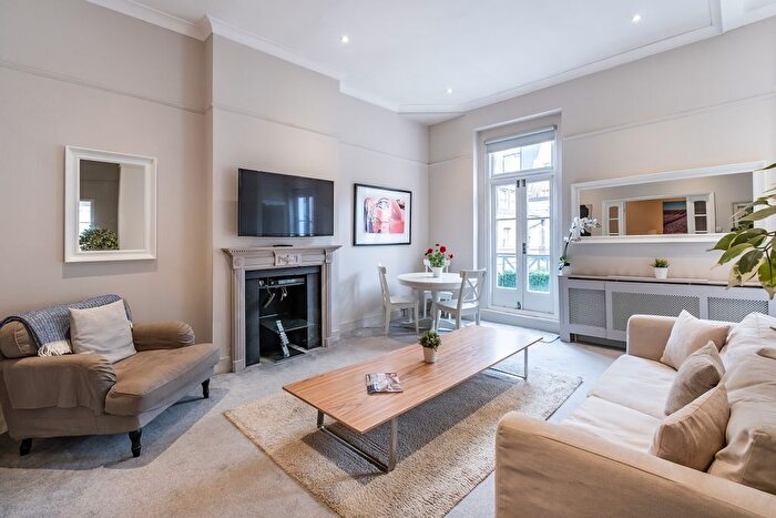 3 Bedroom Maisonette To Rent In Queen's Gate Place Mews, London, SW7